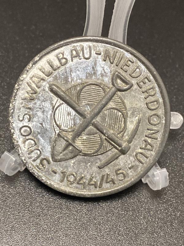 WWII German HJ Südostwallbau Niederdonau Construction Badge 1944–45