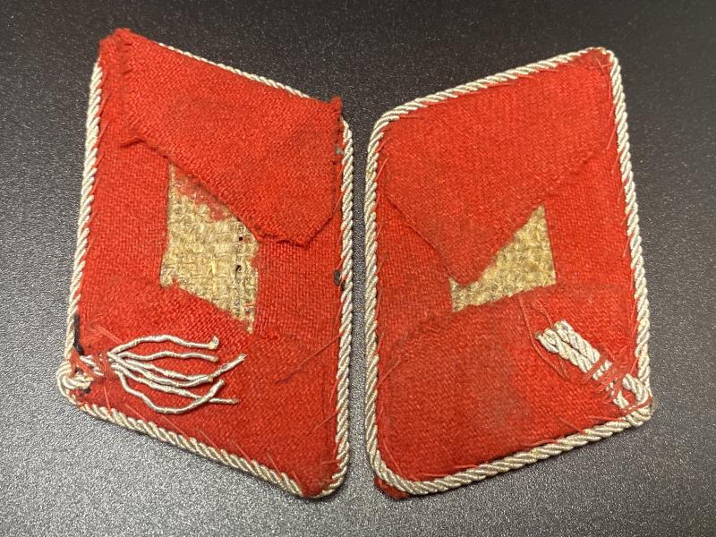 WWII Luftwaffe Leutnant Flak Officer Collar Tabs – Red Waffenfarbe (Pair)