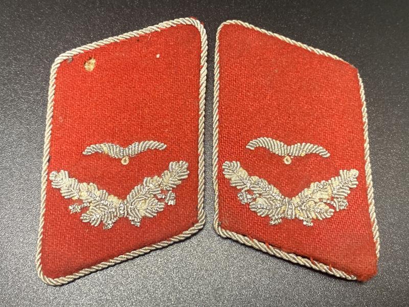 WWII Luftwaffe Leutnant Flak Officer Collar Tabs – Red Waffenfarbe (Pair)