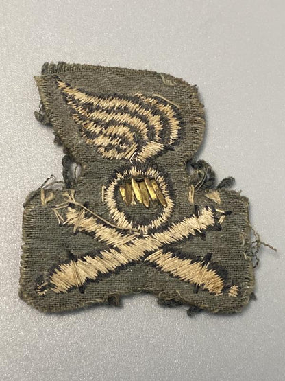 WWII Italian Army 132nd Armoured Division “Ariete” Cloth Cap Badge