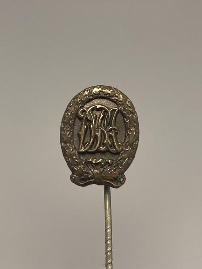 Pre-War DRA Bronze Sports Badge Stick Pin – L. Chr. Lauer, Nürnberg