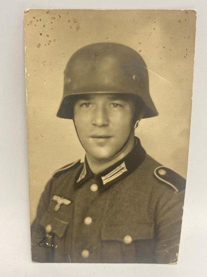 WWII German Army Soldier Studio Portrait – M36 Uniform & M35 Helmet, Early-War Heer Photograph