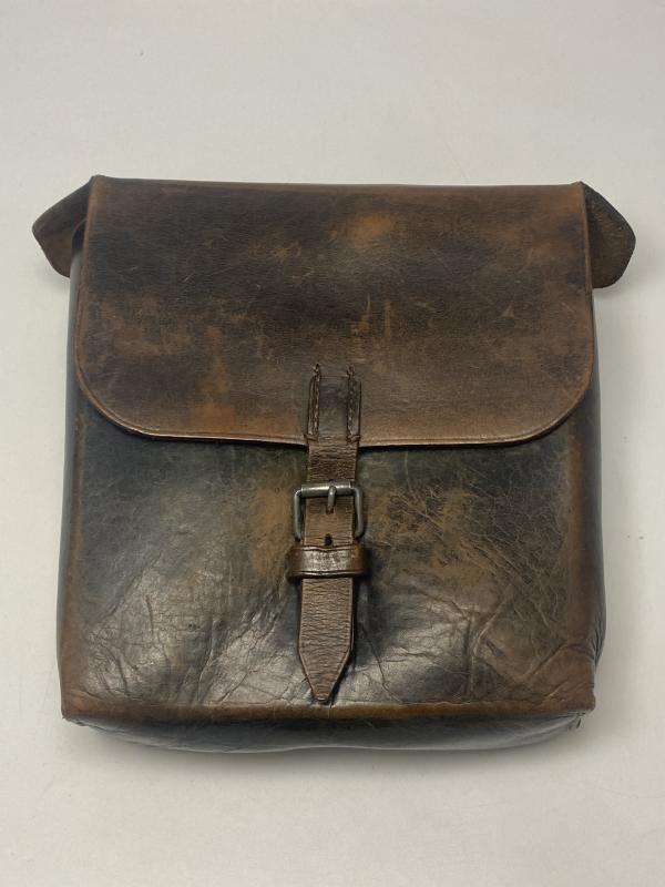 WWII German Army Nachrichten Signalman’s Leather Pouch – 1941 Dated, Maker “gxy”