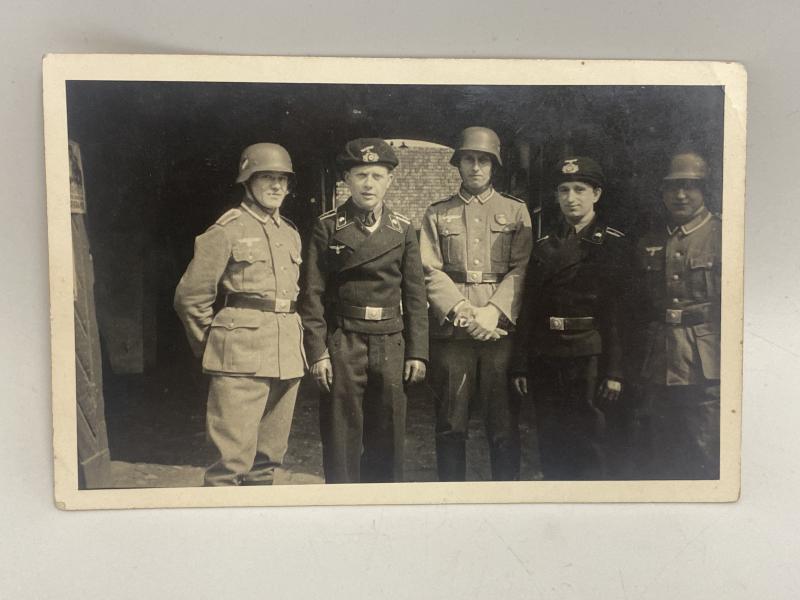 WWII Early-War German Panzer & Heer Soldiers Group Photograph – Black Panzer Uniforms with Early Berets, Period Studio Image