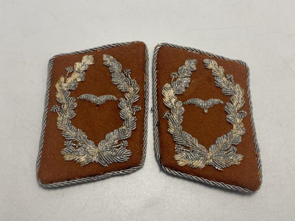 WWII Luftwaffe Nachrichten (Signals) Officer Collar Tabs – Silver Bullion on Brown Backing