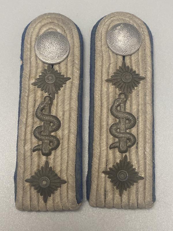 WWII German Army Medical Corps Hauptmann Shoulder Boards – Heer Captain Officer Insignia (Dark Blue Waffenfarbe)