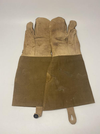 WWII German Tropical Kradschützen Gauntlets – RBN “B41” Marked, Unissued Matching Pair