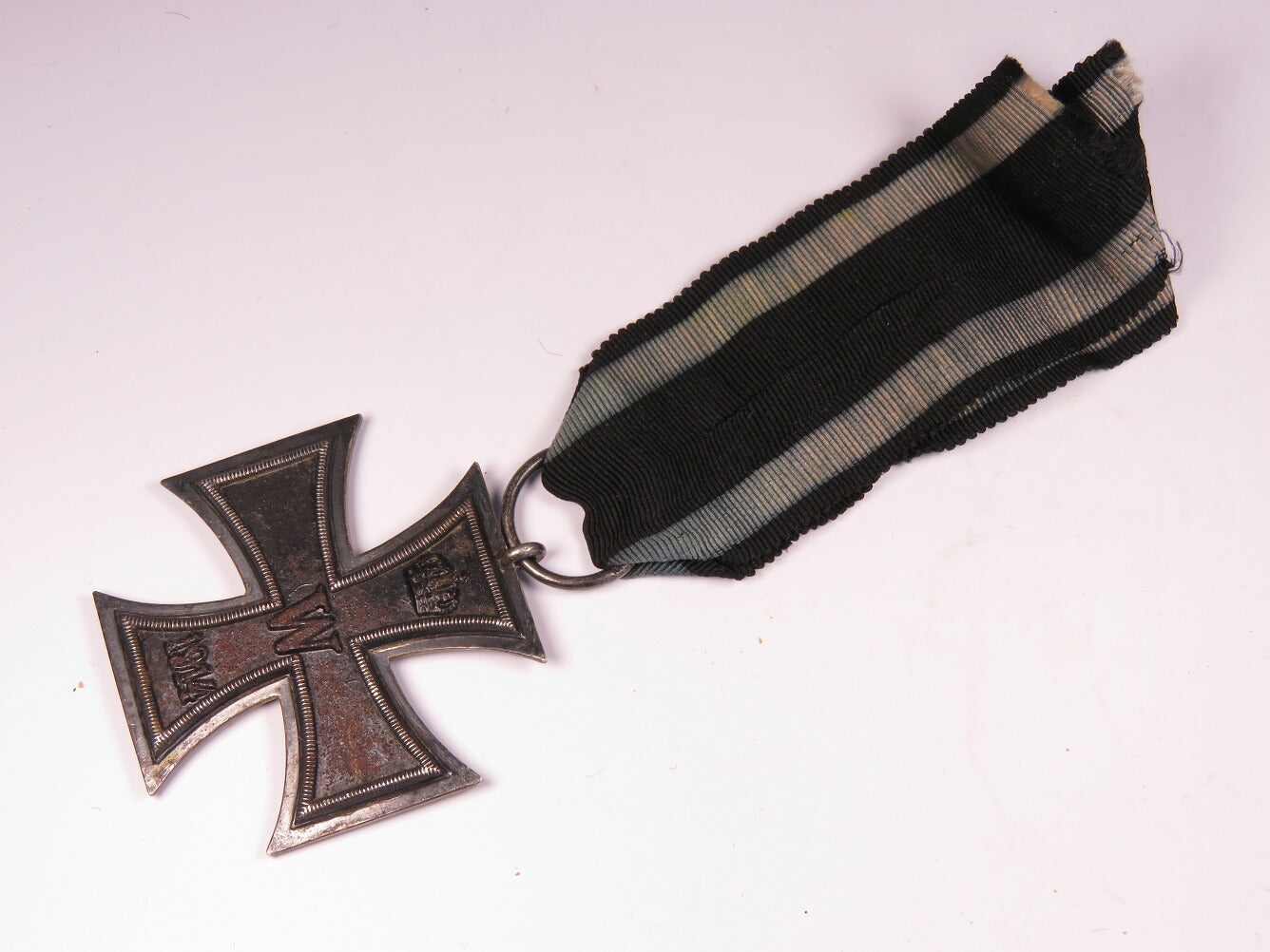 WWI German Iron Cross Second Class (1914–1918) – S-W (Sy-Wagner Berlin) Maker, With Ribbon